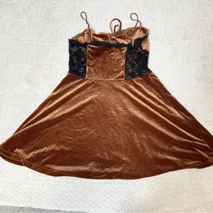 Urban Outfitters Women's Brown Velvet Black Lace‎ Faith slip Dress Size Large thumbnail 5