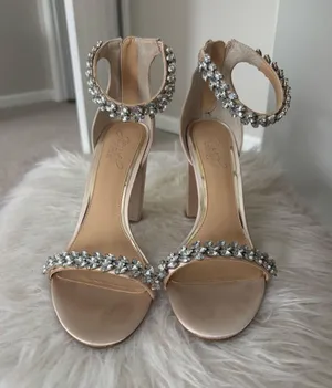 Jewel Badgley Mischka Heels thumbnail 1