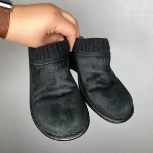 UGG Australia Size 7 Clogs Black Suede Knit‎ Collar Wedge Comfort Shoes thumbnail 2