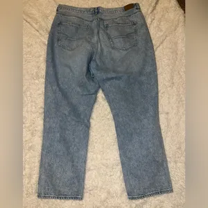 American Eagle Mom Jean Size 18 Light Wash Denim with Distressing thumbnail 3