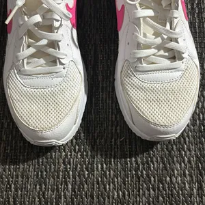 Nike Air Max Excee Shoes White Pink Navy Size 8 thumbnail 4