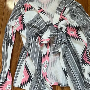 ❤️ 3/$25 Women's Pink and Black Aztec Patterned Cardigan thumbnail 2