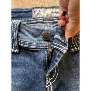 BKE STELLA Denim Blue Jeans Women's Size 27 24" CROP 3" Single Cuff Preppy Party thumbnail 8