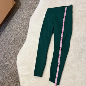 Fabletics small green define powerhold high waisted 7/8 leggings thumbnail 4