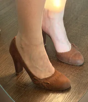 Christian Dior Vintage Brown Leather Bow Pumps Heels EU 38 US Made in Italy thumbnail 1