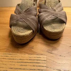 CHRISTIAN‎ LOUBOUTIN Wedge Strappy Summer Sandals Tan size 40 thumbnail 7
