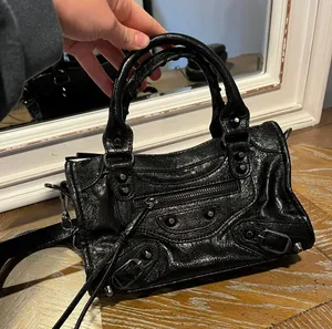 Amazon BLACK BAG thumbnail 1