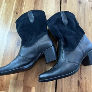 AMÉRICA by Azaleia Black Western Ankle Boots Size 7 Pointed Toe Block Heel thumbnail 1