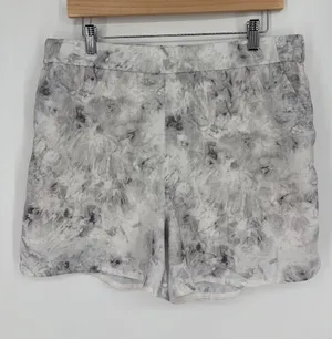 Lululemon Flat-Front Relaxed Short 4.5" Women’s Size 12 Aquila Rhino in EUC! thumbnail 1