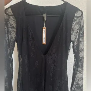 SKIMS Ultra Fine Lace Plunge Long Dress S thumbnail 7