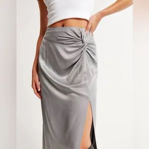 Abercrombie & Fitch Knotted Elevated Satin Midi Skirt‎ thumbnail 5