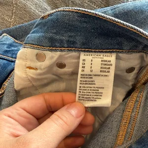American Eagle Outfitters Light Blue Raw Hem Mom Jeans Women’s Size 8 thumbnail 11