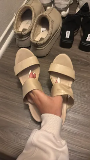 Tan Heels Size 8.5 thumbnail 2
