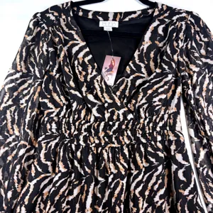 Sofia Jeans Sofia‎ Vergara Tiger Print Midi Dress Metallic Smocked XS New thumbnail 9
