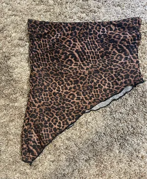 Edikted Going Out Top Asymmetrical Leopard thumbnail 2