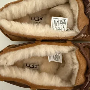 UGG Dakota Slipper Moccasin Chestnut Brown Suede Size 5 Shearling Lining NEW thumbnail 6