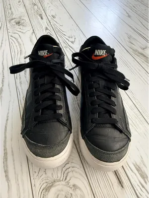 Nike Women’s Blazer Low Platform Size 6 Black White Leather Sneakers thumbnail 4