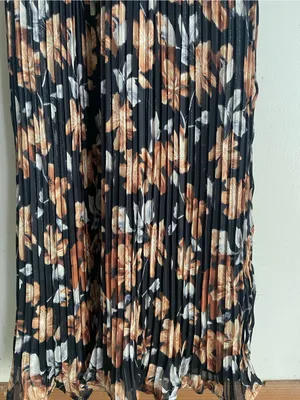 Lulus Gardena Black Floral Pleated Cross-Front Halter Midi Dress thumbnail 7