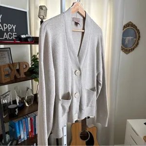 H&M Womens Cardigan Sweater Sz M Beige Big Button Chunky Knit Heavy Deep V Neck thumbnail 4