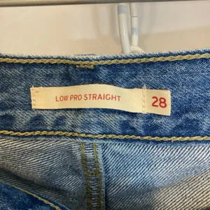 Levi’s Low Pro Straight Vintage 90s Mid Rise Relaxed Slouchy Blue Denim Jeans 28 thumbnail 8