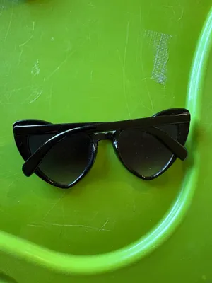 Black Heart-Shaped Sunglasses - Women's Fashion Accessory thumbnail 2