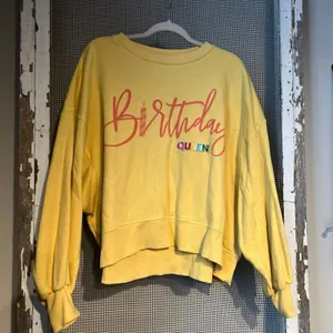 Judith March‎ birthday queen sweatshirt size XL thumbnail 1
