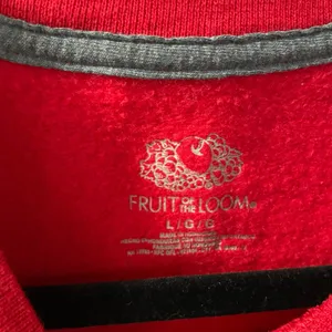 Unique Taylor Swift and Travis Kelce Handmade Sweatshirt L Heart Hands Chiefs thumbnail 3