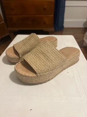 Sandals Tan Size 7.5 thumbnail 2