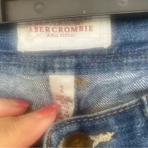 Abercrombie & Fitch Mid-Blue Cropped Distressed Jeans thumbnail 2