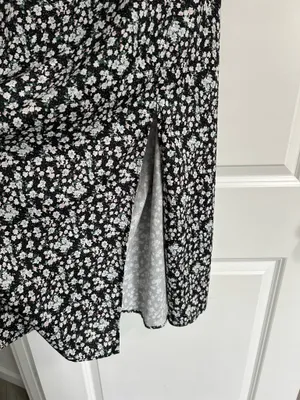 Floral Puff Sleeve Black Midi Dress Women’s Size Medium thumbnail 3
