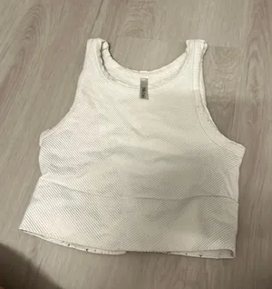 NIKIBIKI Cropped Seamless Top thumbnail 1