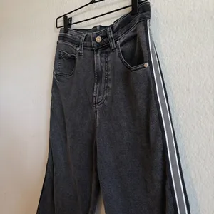 HOLLISTER Black High Rise Cropped Wide Leg Lines Relaxed Denim Jeans Womens 26 thumbnail 5
