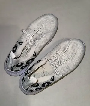 Leopard and white size 7 breathable tennis shoe thumbnail 1