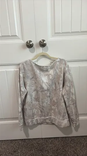 Hollister off the shoulder camo sweatshirt thumbnail 2