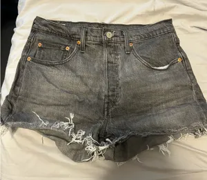 Levi’s 501 Jean Shorts thumbnail 1