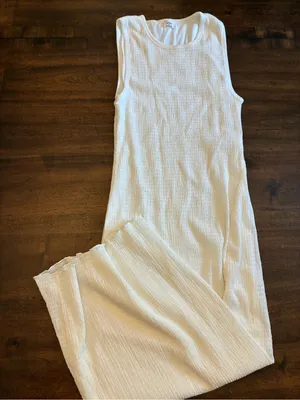 Aritzia Wilfred Midi Maxi Dress Women’s Medium White Textured Sleeveless Stretch thumbnail 1