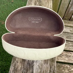Coach Signature Monogram‎ OFF WHITE Hard Clamshell Eye Glass Sunglasses Case thumbnail 3