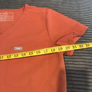FIGS Set Catarina One Pocket Scrub Tops Medium Orange And Black EUC thumbnail 12