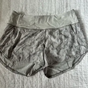 Lululemon Shorts thumbnail 1