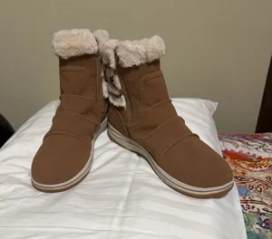 Clarks Women’s Brown Boots Ankle 9 thumbnail 1
