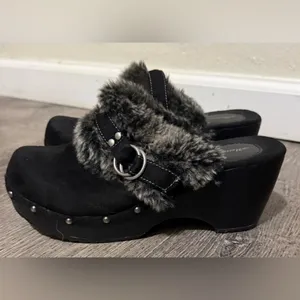 Melrose Ave Faux Fur Lined Studded Clogs | Cozy Winter Shoes | Size 7.5 thumbnail 4