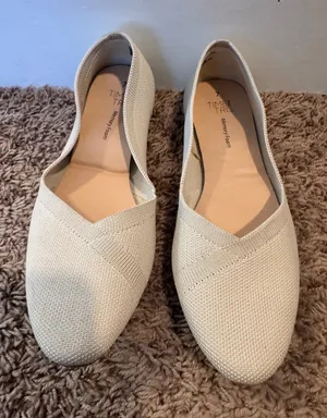Time and Tru Women's Size 7 Ivory Knit Memory Foam Ballet Flats thumbnail 1