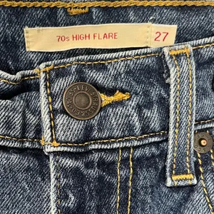 Levi’s 70’s High Flare Manufactured Distressed blue denim jeans size 27 thumbnail 4