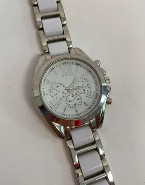 White And Silver Modern Fashion Watch thumbnail 4