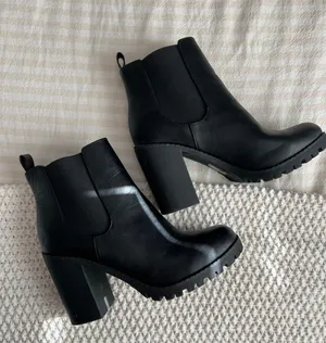 Black Boots Soda Chunky thumbnail 1