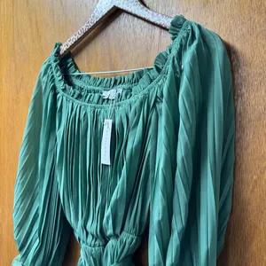 NEW Baltic Born Aubrey Off the Shoulder Pleated Mini Dress Green Large L NWT thumbnail 7