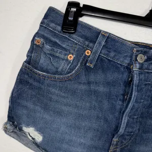Levis 501 Premium Shorts Womens 28 Blue High Rise Distressed Cutoff Denim thumbnail 4