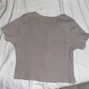 Uniqlo Ribbed Tee thumbnail 3