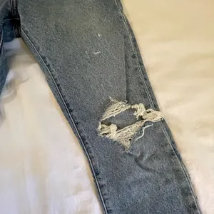 Levi’s 501 s distressed ripped denim jeans pants thumbnail 4