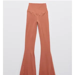 OFFLINE by Aerie RealMe Xtra Flare Leggings Coral Orange Crossover Twist M Short thumbnail 5